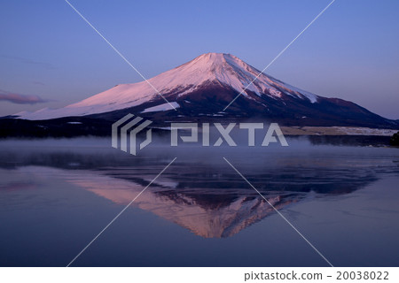 山中湖比紅富士山 20038022