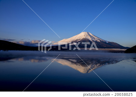 山中湖比紅富士山 20038025