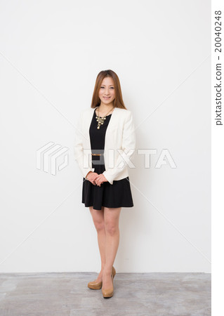 30s women 30s women 20040248