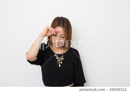 Women in their 30's worrying Women in their 30's worrying 20040322