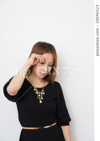 Women in their 30's worrying Women in their 30's worrying 20040323