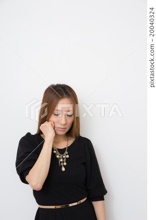 Women in their 30's worrying Women in their 30's worrying 20040324