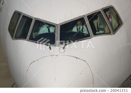 Pilot before departure 20041351