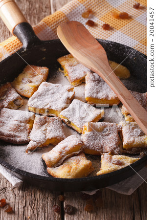sweet Kaiserschmarrn with raisins close-up sweet Kaiserschmarrn with raisins close-up 20041457