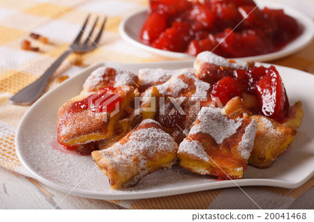 Austrian Kaiserschmarrn with plum sauce 20041468