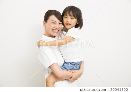 Medical image 5-year-old girl held by female nurse Medical image 5-year-old girl held by female nurse 20041500