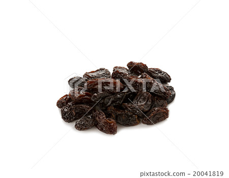 Dried raisins on white background 20041819
