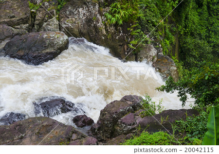 Haew Narok Waterfall located in deep forest at Khao yai National 20042115