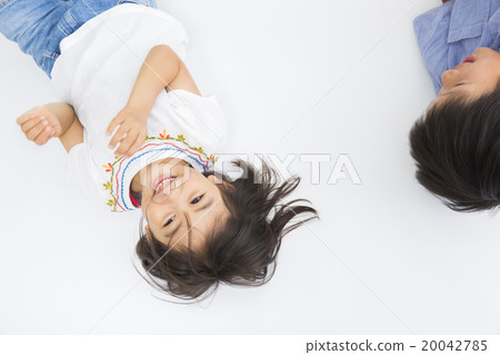 男孩和女孩的肖像 男孩和女孩的肖像 20042785