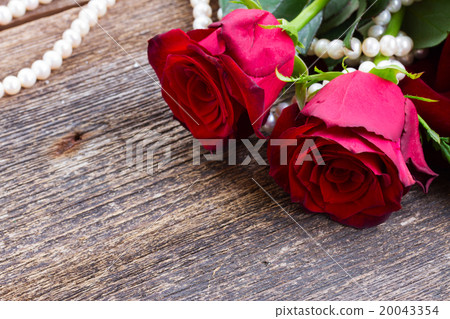 red roses on table red roses on table 20043354