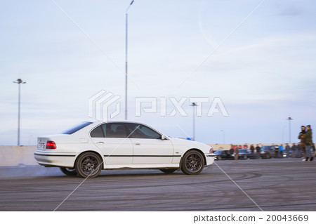 White old-car BMW to drift 20043669