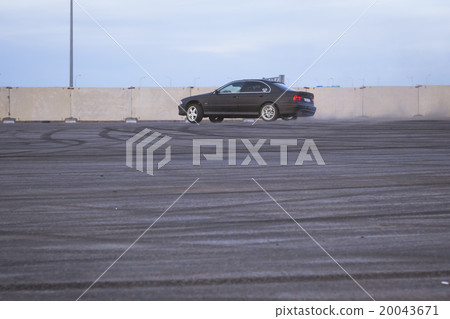 Old-car BMW 5-series e39 to drift Old-car BMW 5-series e39 to drift 20043671
