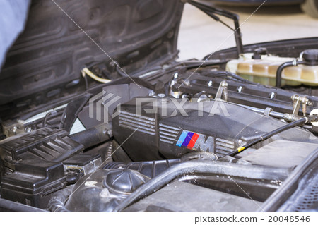 Engine compartment, motor m-power, old-car BMW 20048546