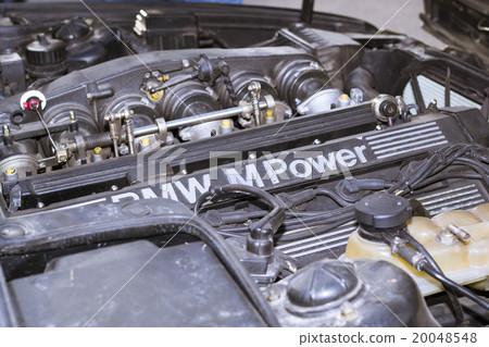 Engine compartment, motor m-power, old-car BMW 20048548