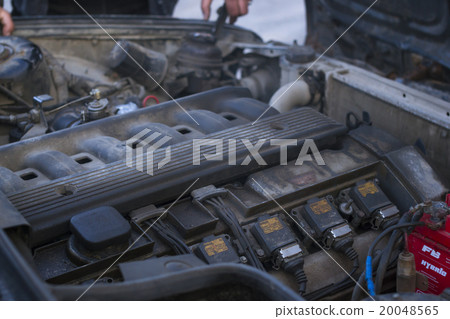 Engine compartment, motor 5-series 525 old-car BMW Engine compartment, motor 5-series 525 old-car BMW 20048565