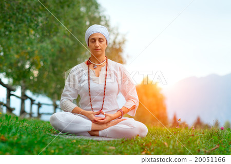 yoga woman on green park 20051166