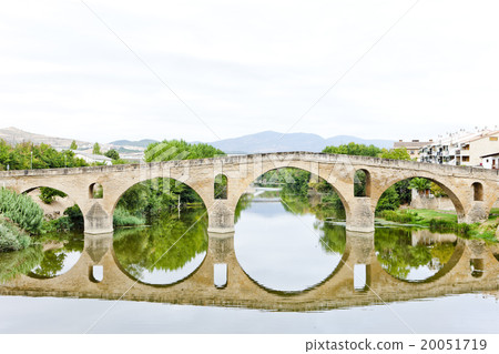 romanesque bridge over river Arga, Puente La Reina 20051719
