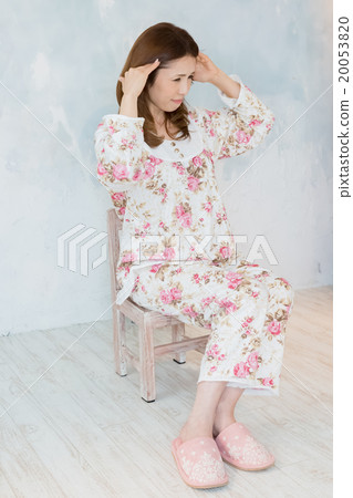 Headache woman 20053820