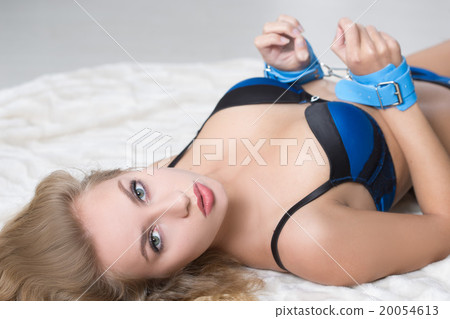 Hot naked blond with handcuffs Hot naked blond with handcuffs 20054613