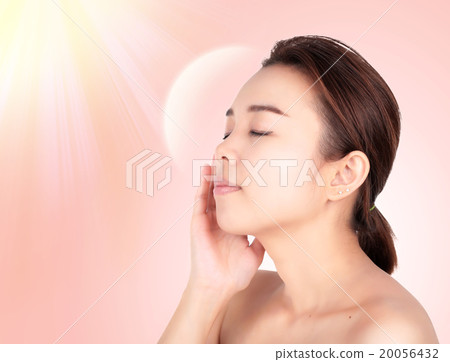 Beauty women use sunscreen, Protect sun 20056432