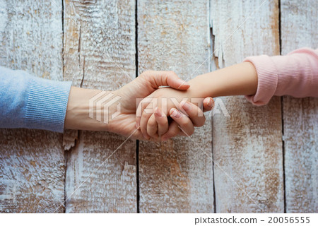 Mother and daughter 20056555