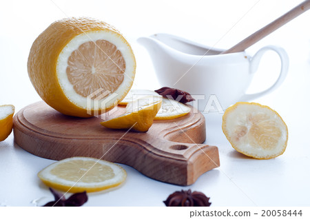 Honey, lemon and ginger tonic  20058444