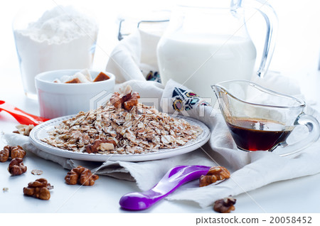 Oatmeal porridge with  glass of milk  20058452