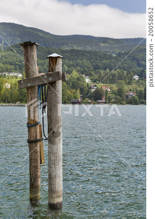 View over lake Mondsee in Austrian Alps 20058652