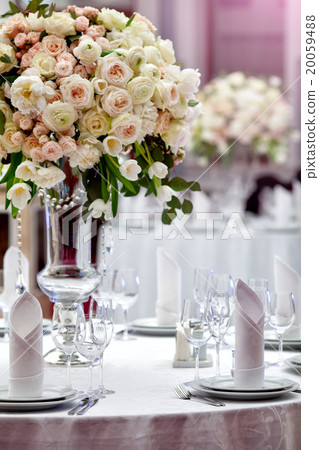 Dinner wedding table setting 20059488