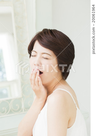 Beauty image Young woman yawning 20061964