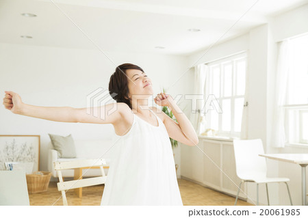 美麗的圖像年輕女子成長 20061985