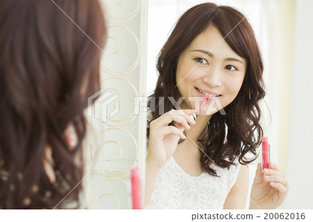 Beauty Image Young woman watching a mirror 20062016