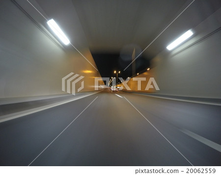 [車載物質]高速公路上的隧道變化，沒有人在跑 20062559