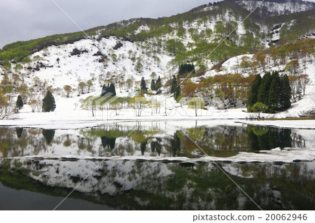 早春莫吉池塘的那邊倉高原 20062946