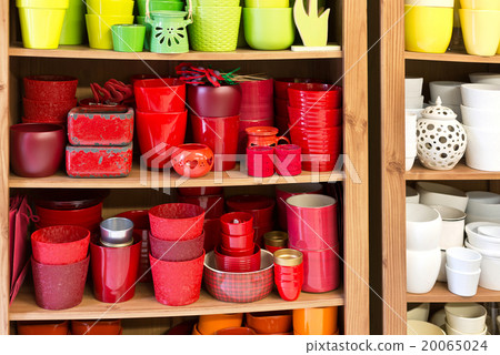 ceramic flowerpots in the florist store ceramic flowerpots in the florist store 20065024
