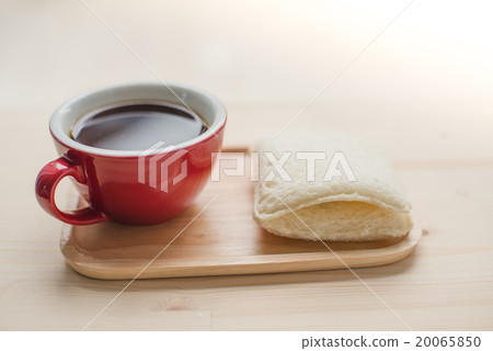 Tuna sandwich and coffee red cup  20065850