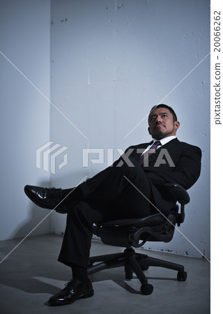 1 Middle Businessman 20066262