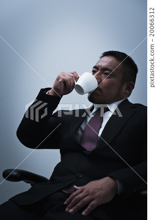 1 Middle Businessman 20066312