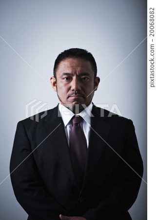 1中間商人 20068082