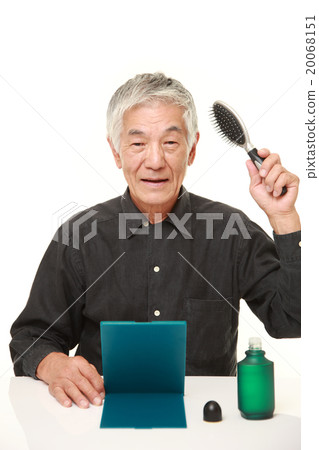 Elderly people who have no doubt about hair care 20068151