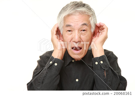 Elderly people with hard ears Elderly people with hard ears 20068161