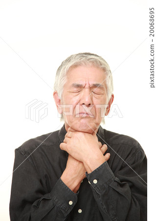 Elderly people with sore throat Elderly people with sore throat 20068695