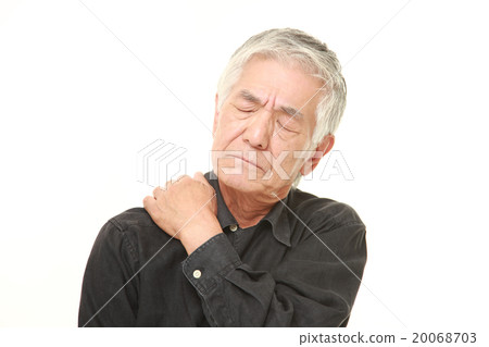 Elderly people suffering from shoulder stiffness Elderly people suffering from shoulder stiffness 20068703