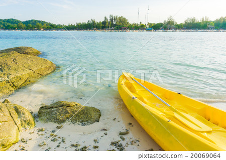 Paddling yellow kayak into the Andaman sea 20069064