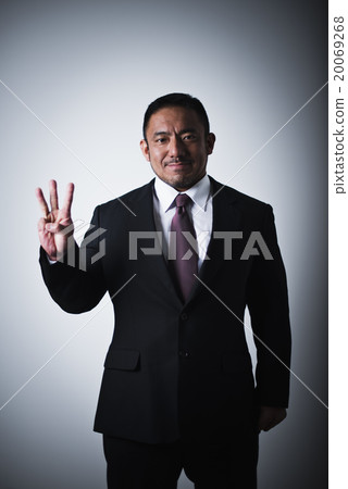 1 Middle Businessman 20069268