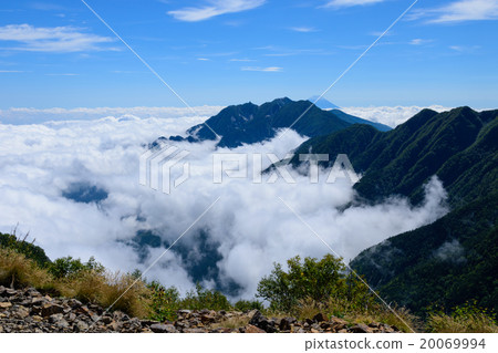 南阿爾卑斯山和富士山的主峰 南阿爾卑斯山和富士山的主峰 20069994