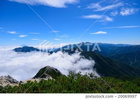Major peak of Southern Alps and Mt. Fuji 20069997