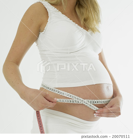 pregnant woman with tape measure 20070511
