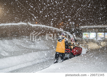 Snow removal work Snow removal work 20071345