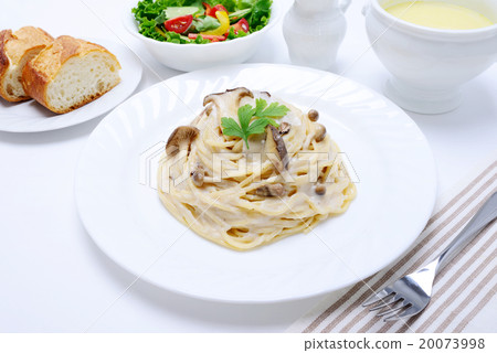 蘑菇奶油意大利面 蘑菇奶油意大利面 20073998